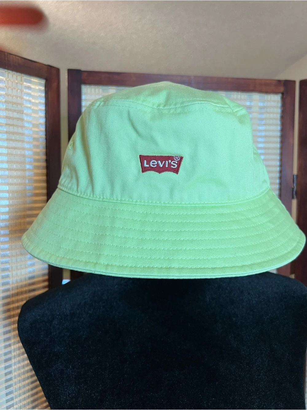 Levi’s Lime Green Bucket Hat Size M 🍋🟩